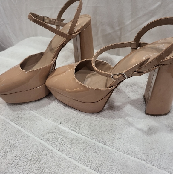 Beige/Skintone Closed-Toe Slingback Platforms - Picture 2 of 7